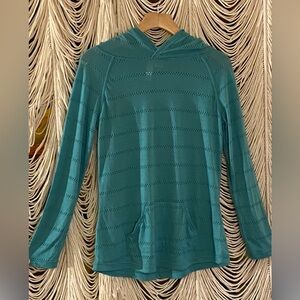Turquoise hoodie tee by Brisos🌴 Must be bundled with at least 1 other item🌺
